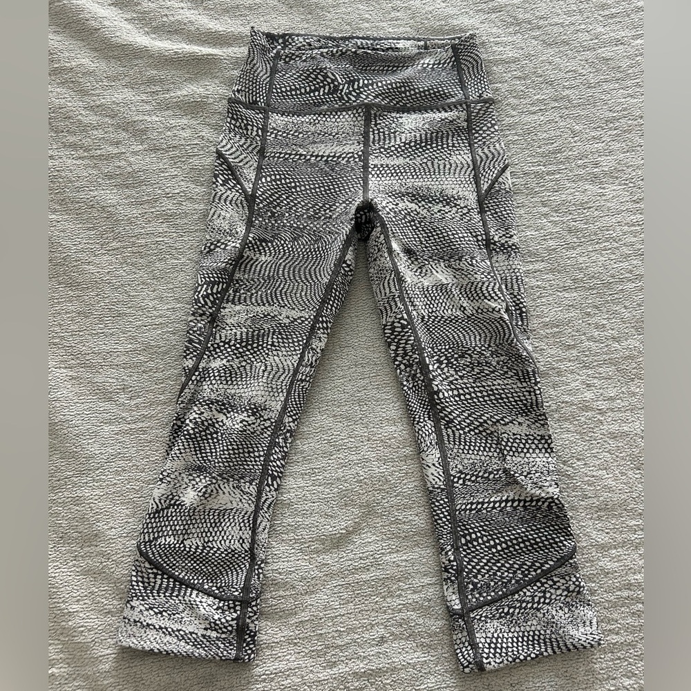 Lululemon In Movement 21” crop leggings